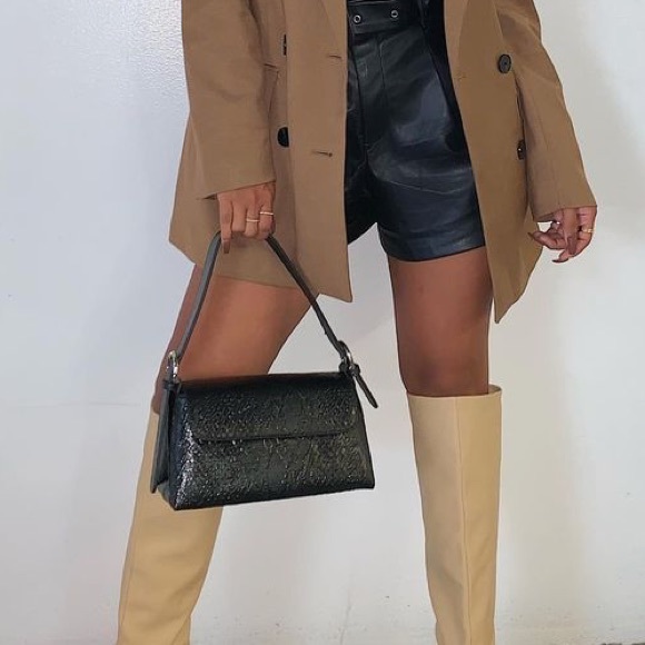 The Leon Black by Nakedvice - Picture 2 of 5